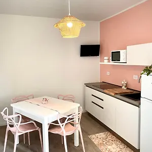 Rosa Apartment